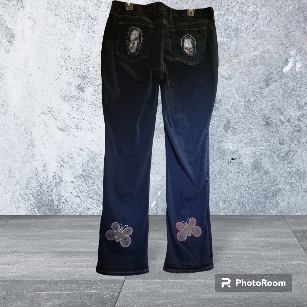 Upcycled Molly Made It floral applique & embroidery blue jeans - Picture 4 of 17